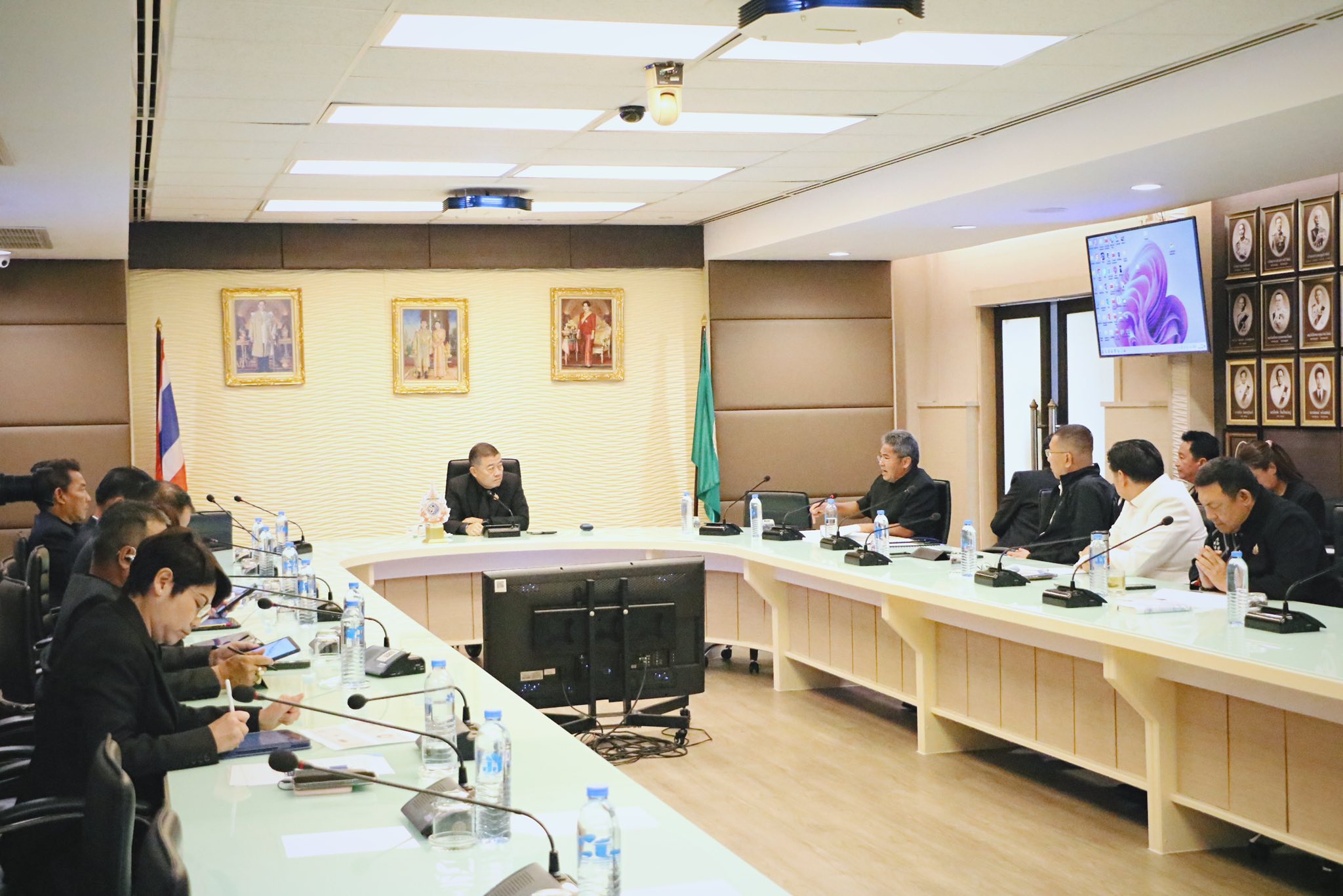 title - ส.ป.ก. ร่วมประชุมหารือการบริหารจัดการสินค้าข้าวและยางพารา